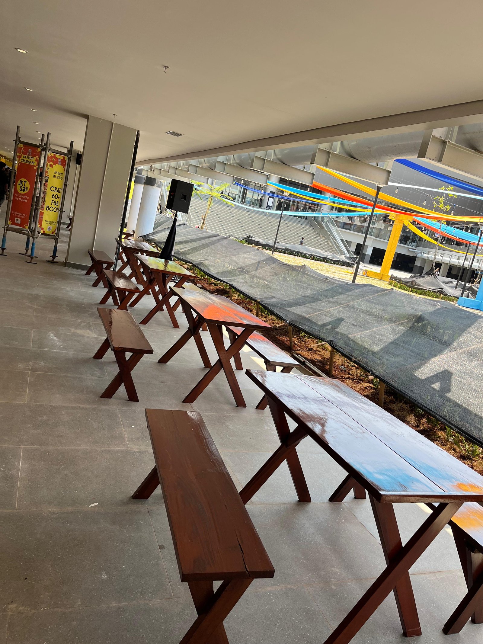 SEWA MEJA TAMAN SET BEKASI SELATAN DI BEKASI