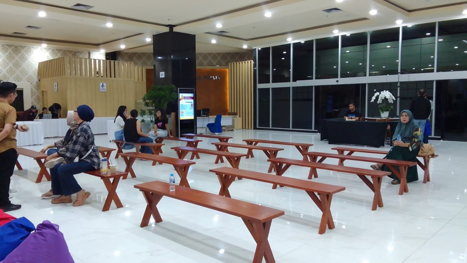 SEWA MEJA TAMAN SET BABELAN DI BEKASI