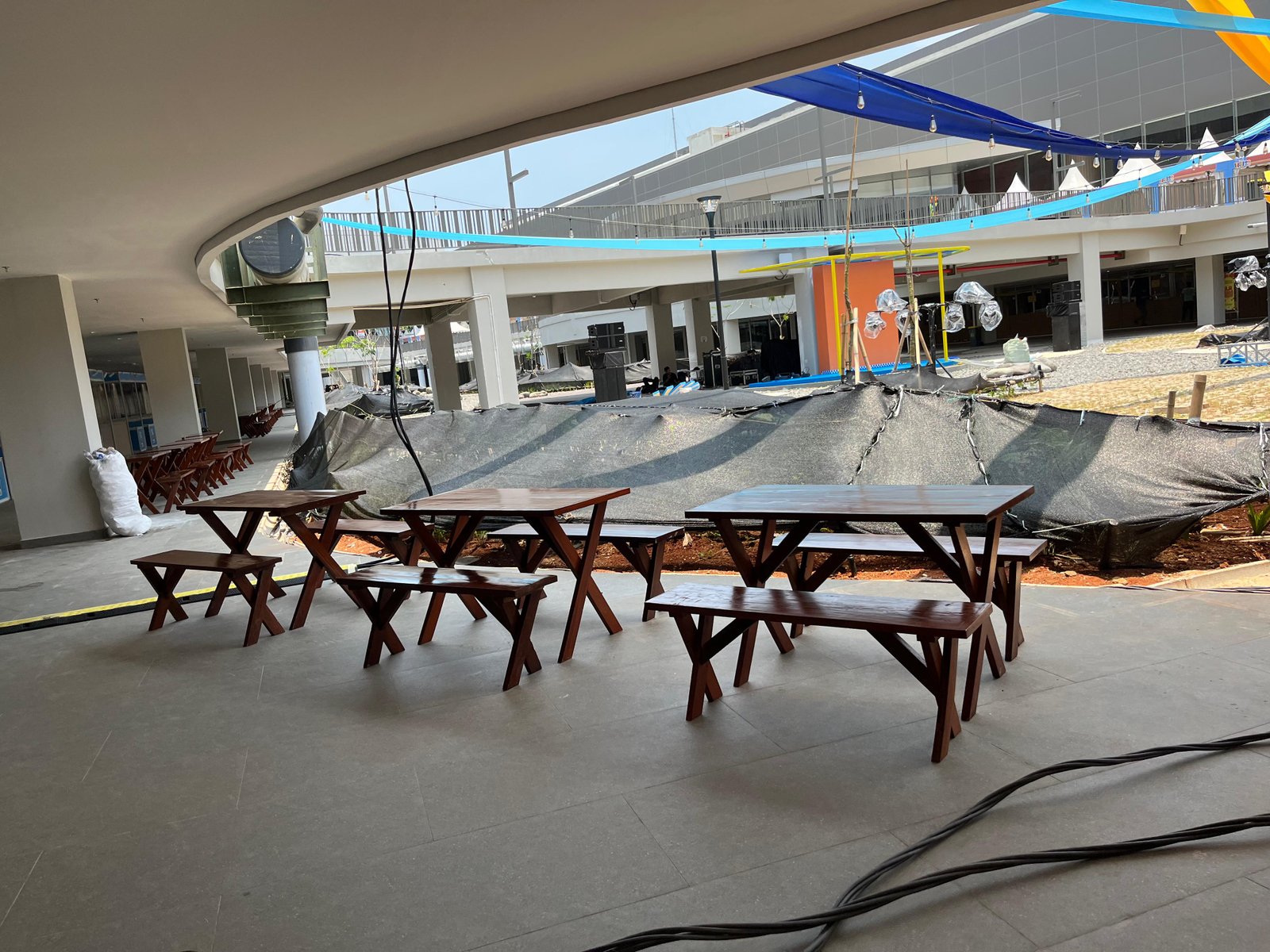 SEWA MEJA TAMAN SET CIKARANG TIMUR DI BEKASI