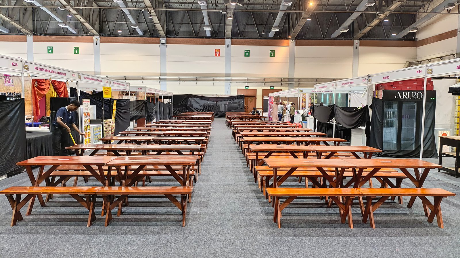 SEWA MEJA TAMAN SET MUARA GEMBONG DI BEKASI