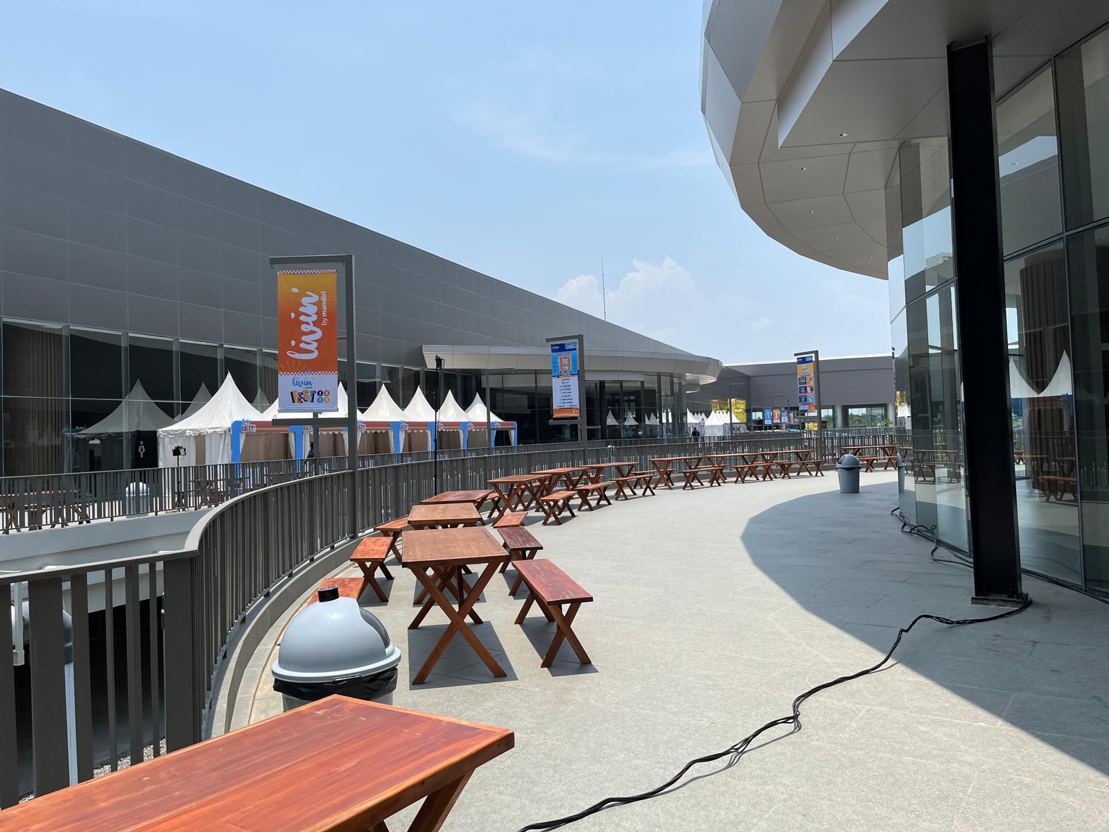 SEWA MEJA TAMAN SET SERANG BARU DI BEKASI