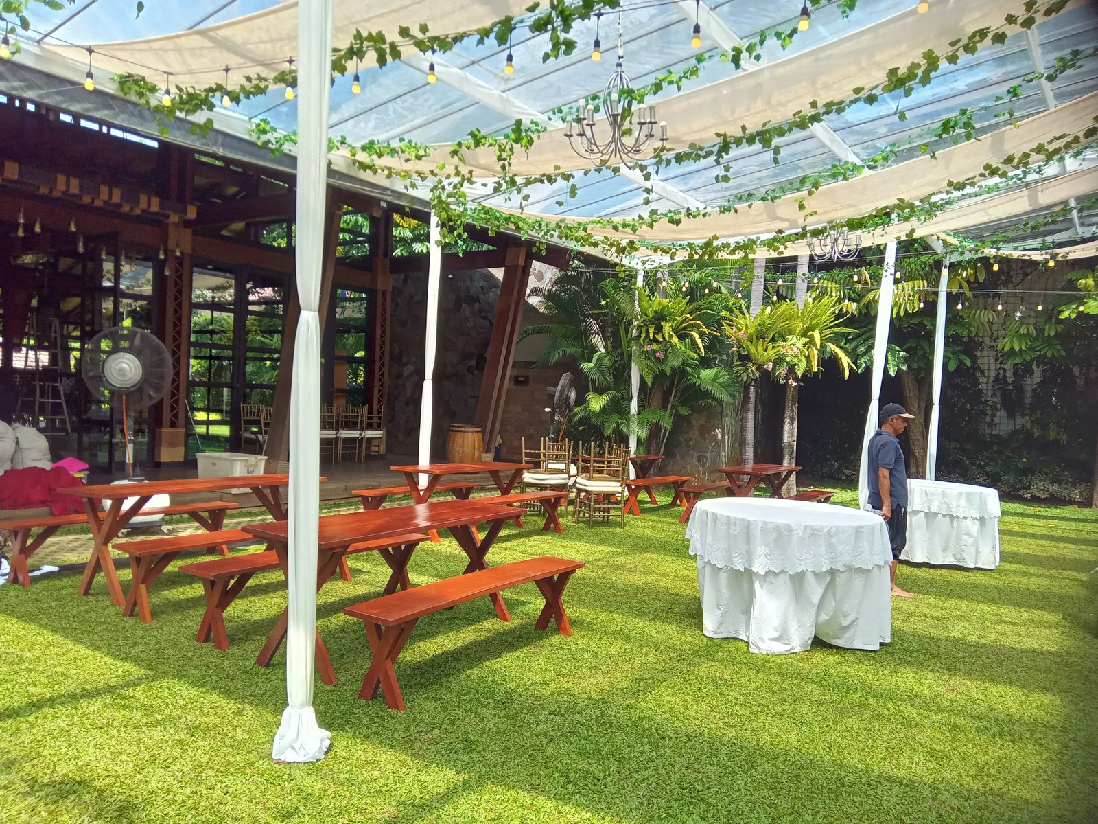 SEWA MEJA TAMAN SET TAMBELANG DI BEKASI