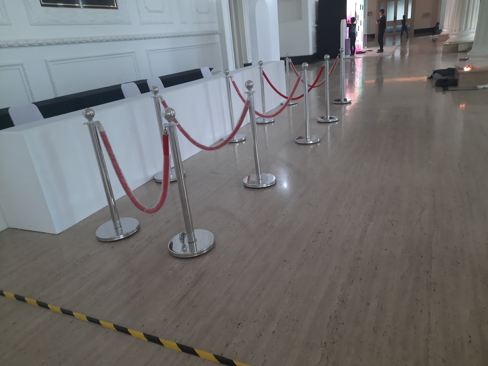 Sewa Tiang Antrian Atau Stand Rope di Smesco Convention Hall – Pancoran