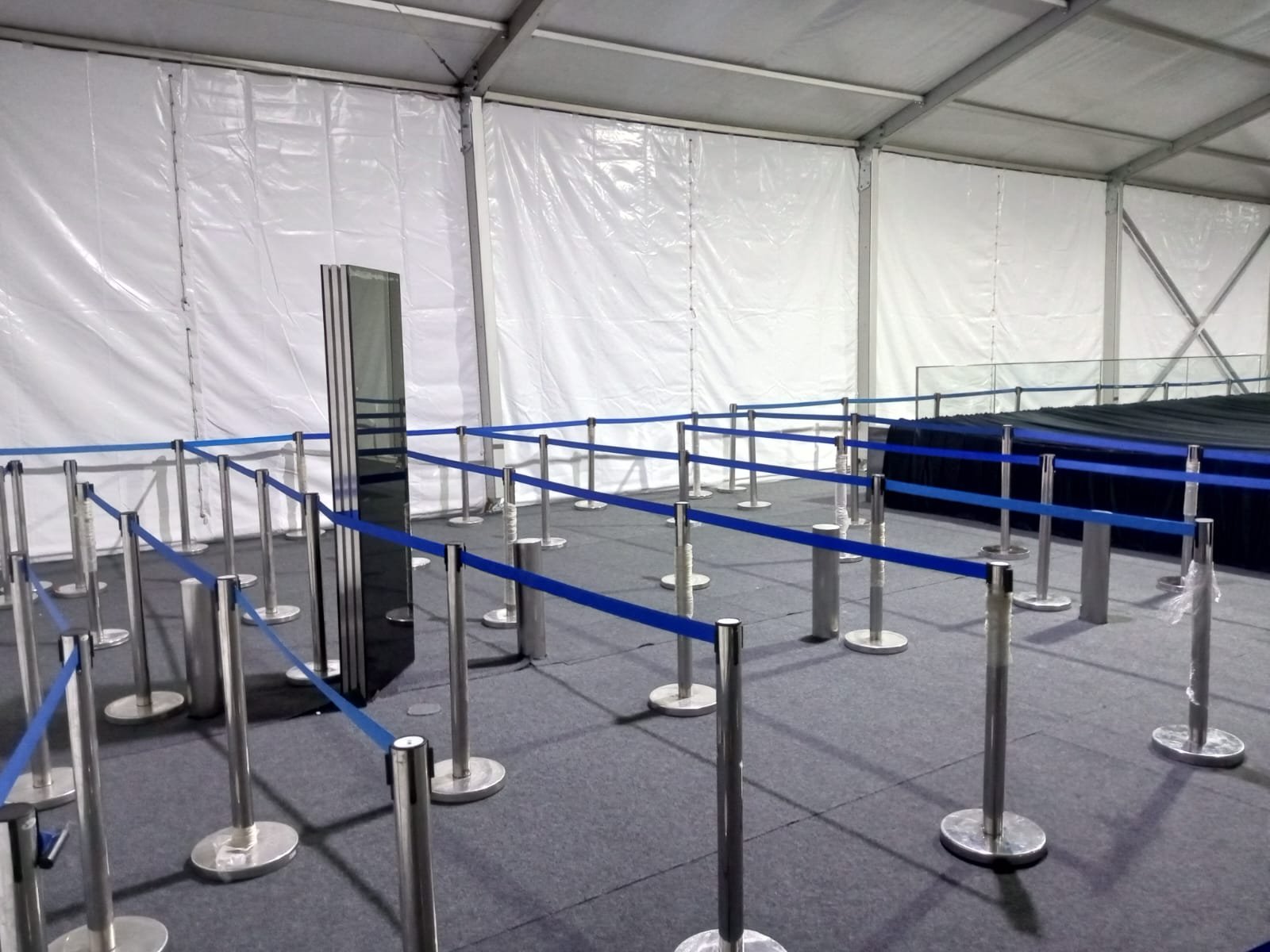 Sewa Tiang Antrian Atau Stand Rope di Universitas Trisakti – Grogol Petamburan