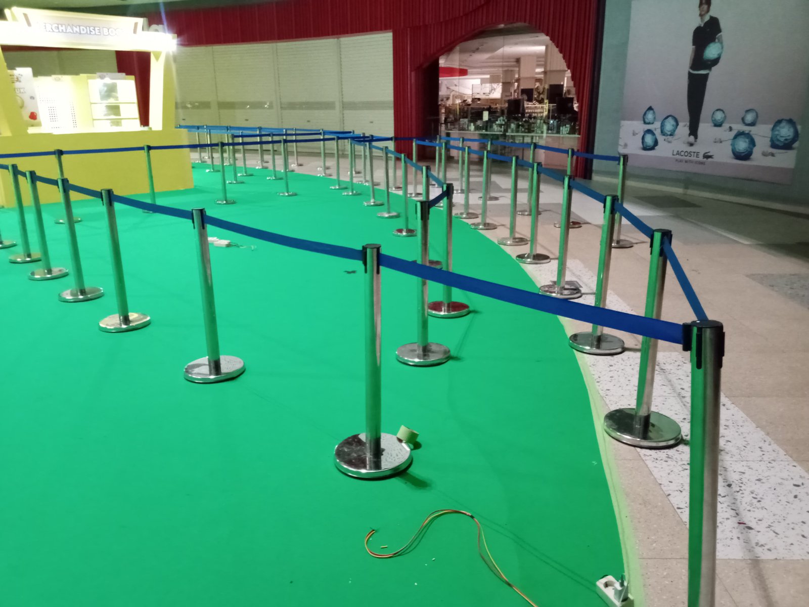 Sewa Tiang Antrian Atau Stand Rope di Soundrenaline – GBK / BSD Jakarta Pusat