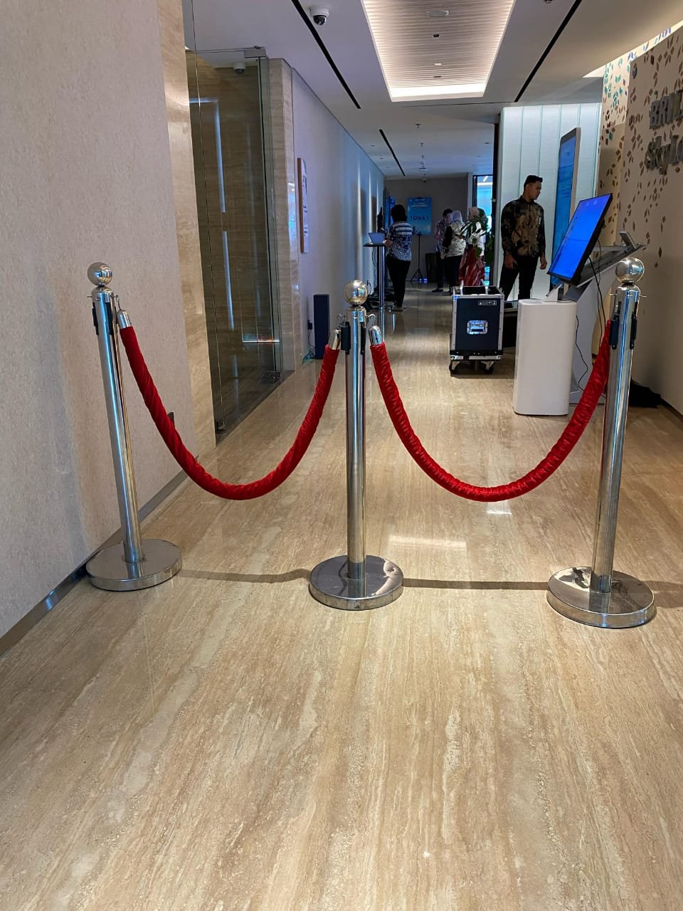 Sewa Tiang Antrian Atau Stand Rope di The Hook BSD / Creative Park – BSD Tangerang Selatan