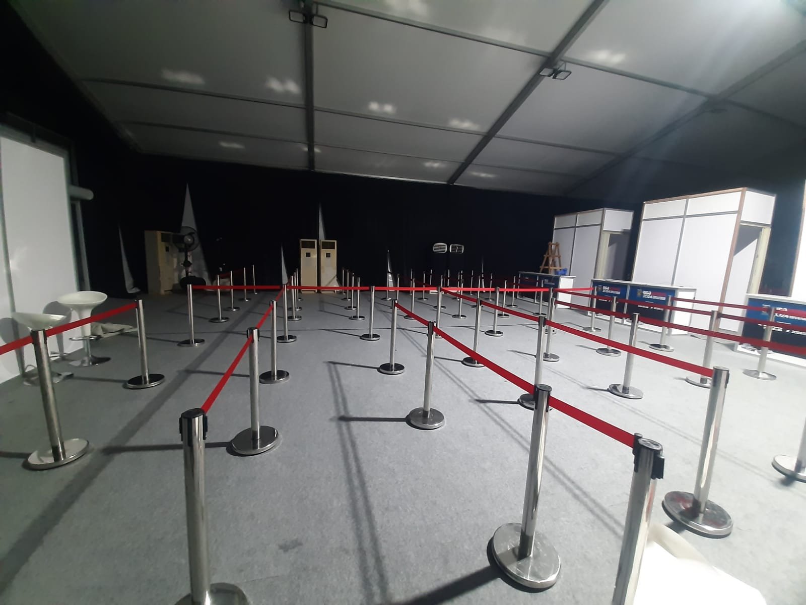 Sewa Tiang Antrian Atau Stand Rope di Scientia Square Park – Gading Serpong Tangerang