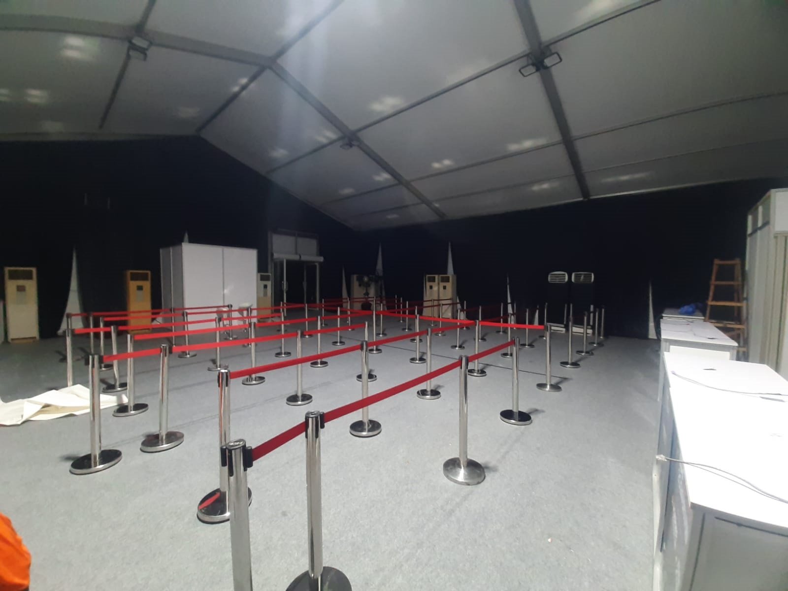 Sewa Tiang Antrian Atau Stand Rope di AEON Mall BSD City – Tangerang Selatan