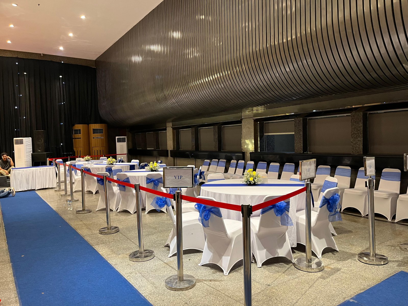 Sewa Tiang Antrian Atau Stand Rope di Grand Galaxy Convention Hall – Bekasi Selatan