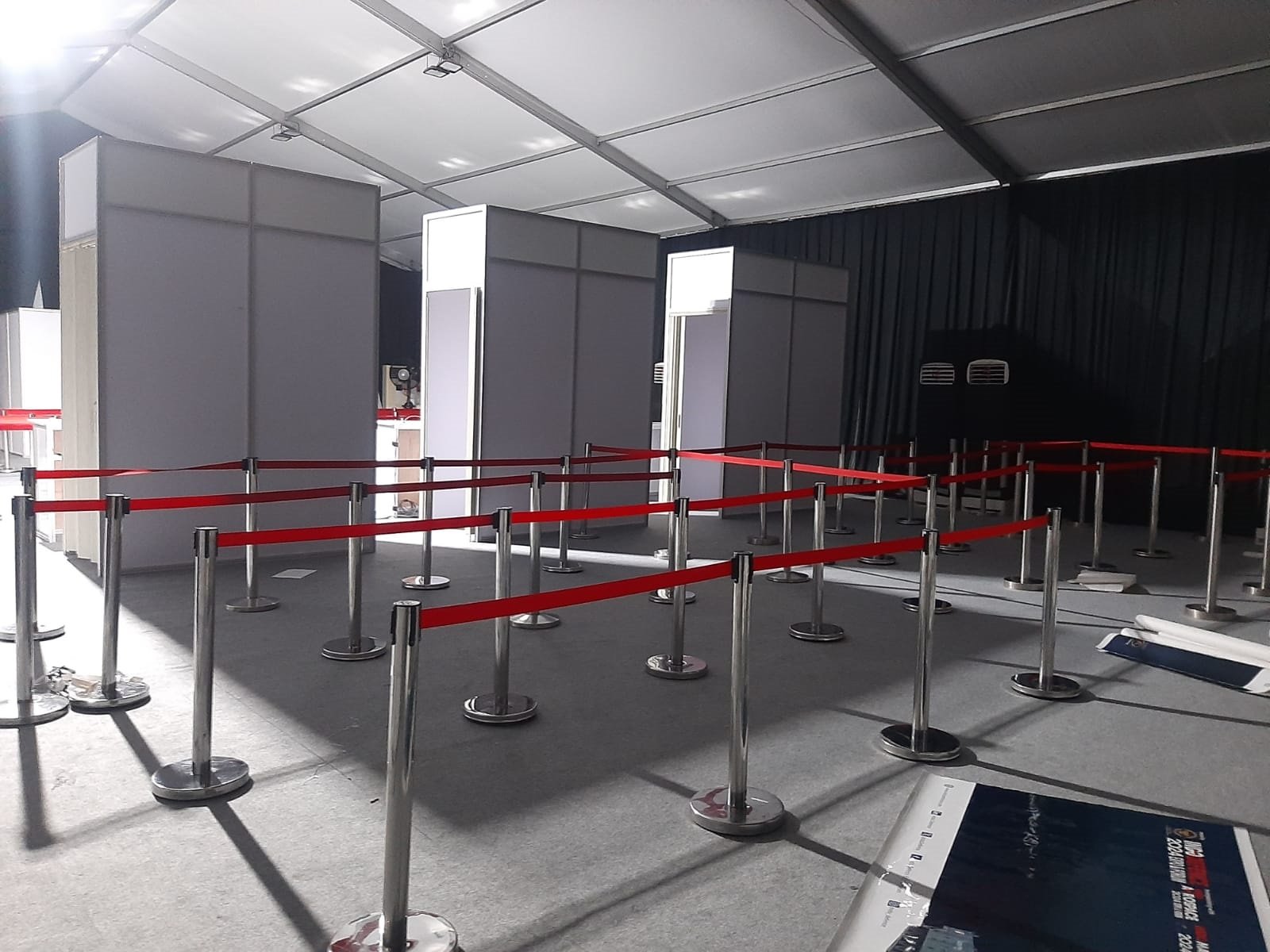 Sewa Tiang Antrian Atau Stand Rope di Serpong Tangerang Selatan