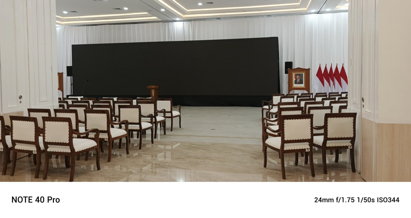 Sewa Kursi VIP Armchair di Harris Hotel &amp; Conventions – Summarecon Kota Bekasi