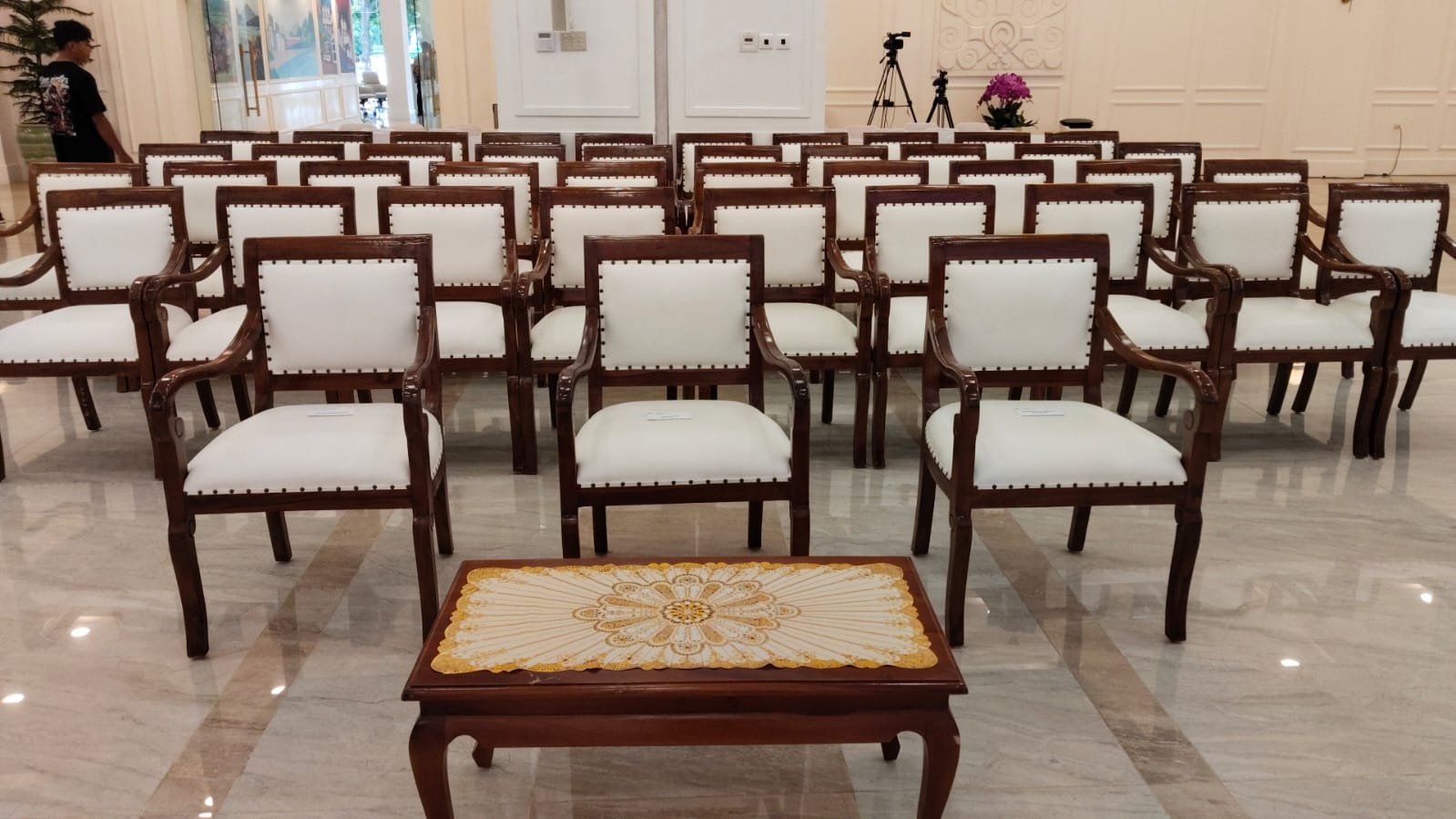 Sewa Kursi VIP Armchair di Kebon Jeruk Jakarta Barat