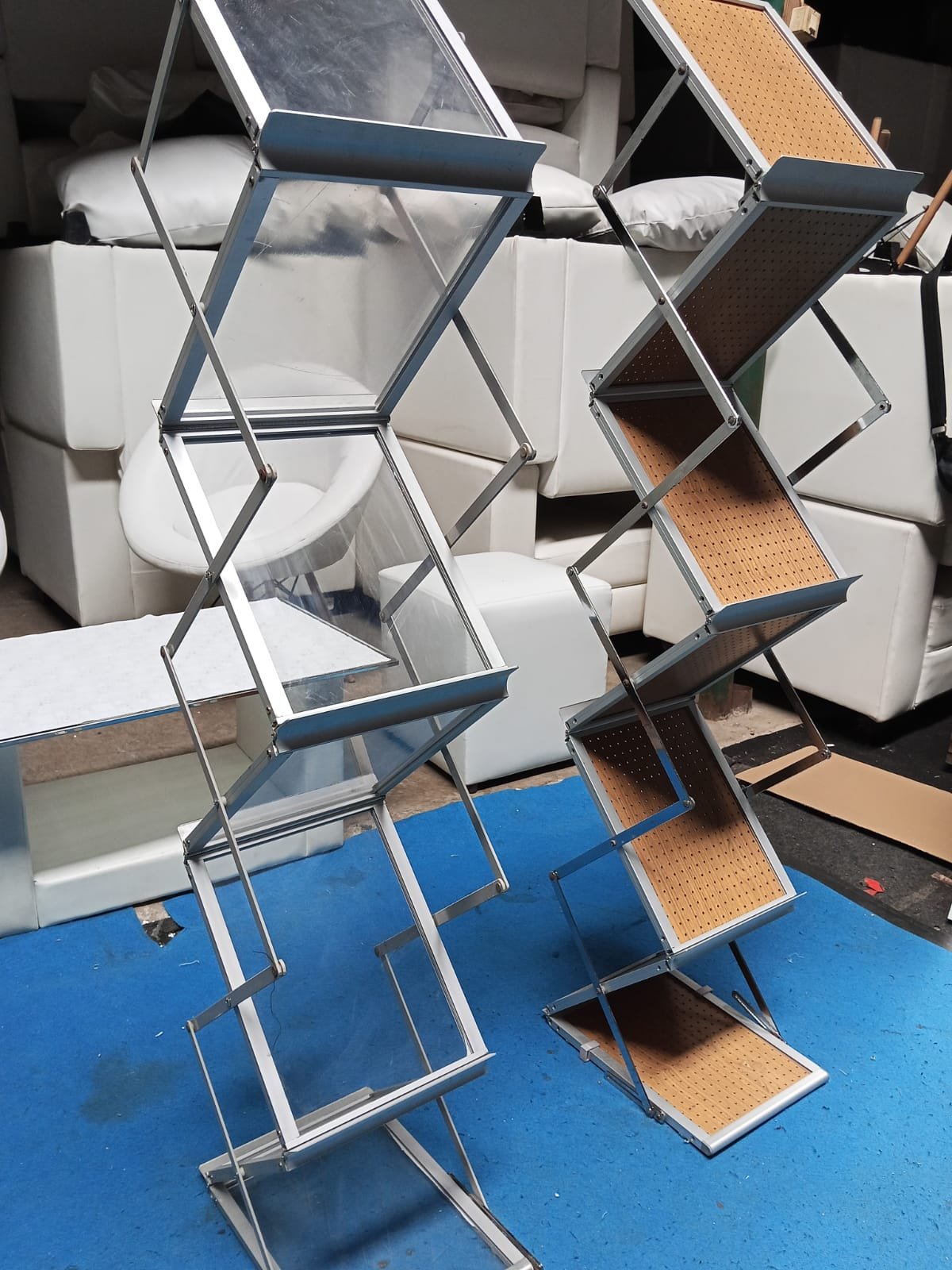 Sewa Rak Brosur di  Convention Halls Kota bekasi