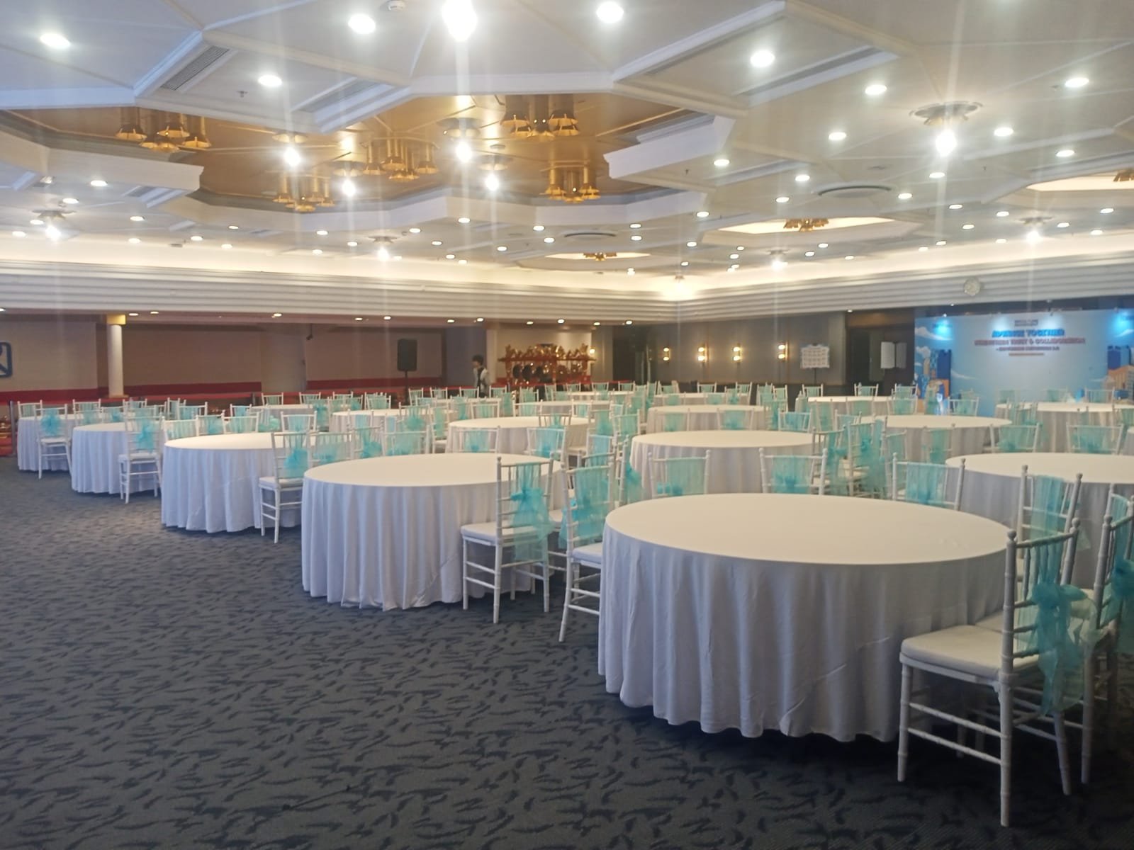 Sewa Kursi Tiffany di  Balai Kartini Convention Center – Kuningan Jakarta Selatan