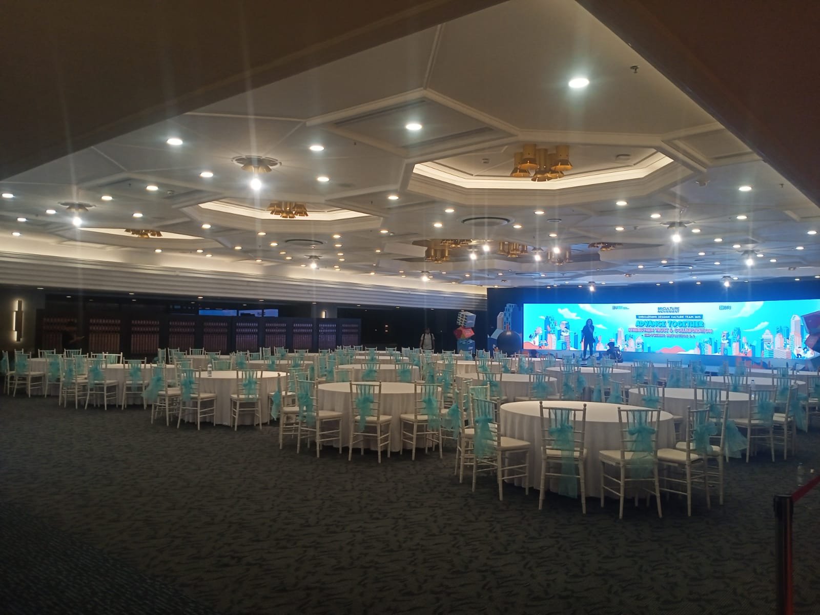 Sewa Kursi Tiffany di  Hotel Borobudur Jakarta — Menteng, Jakarta Pusat