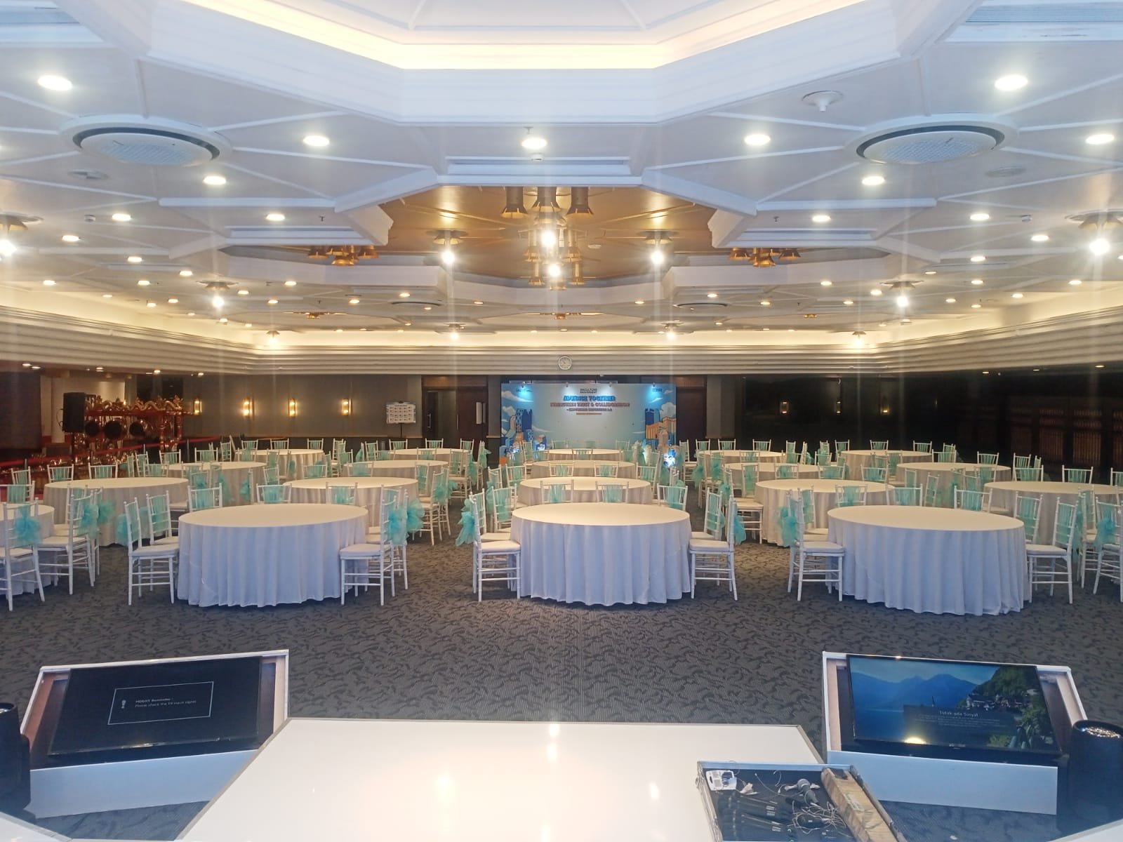 Sewa Kursi Tiffany di  Plaza Senayan Atrium — Kebayoran Baru, Jakarta Selatan