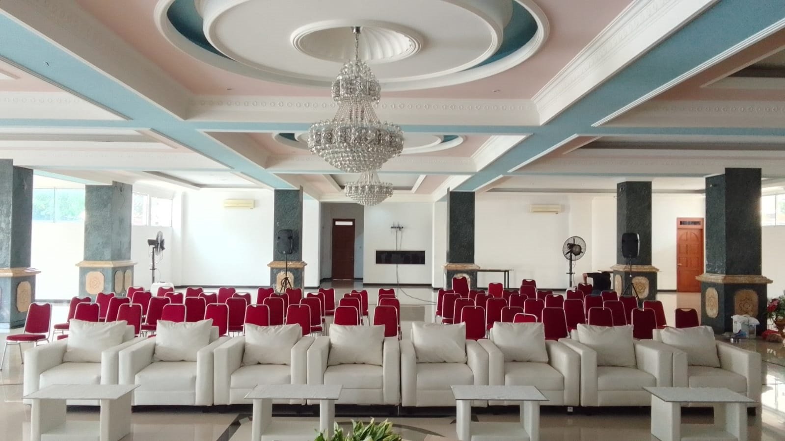 Sewa Sofa VIP di Taman Suropati Jakarta Pusat