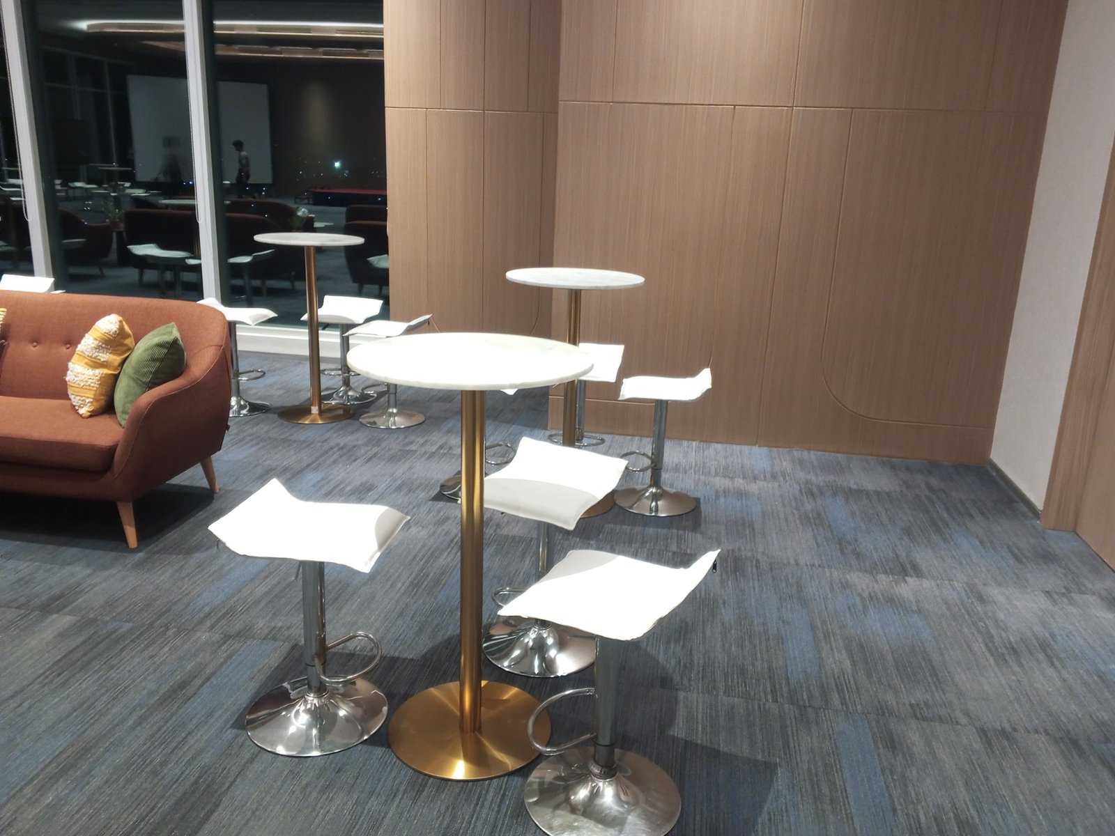 Sewa Barstool di QBig Convention Hall BSD