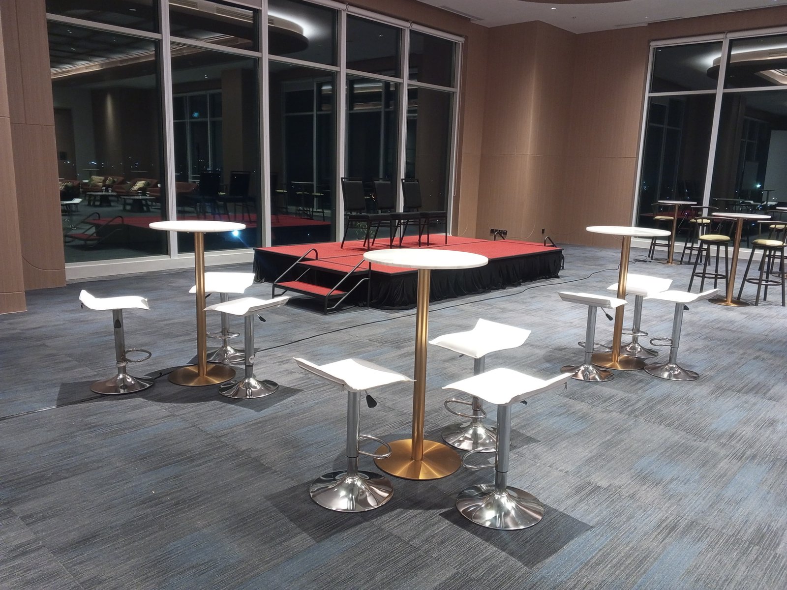 Sewa Barstool di Ocean Park BSD Tangerang Selatan